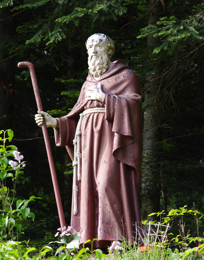 statue saint peregrin